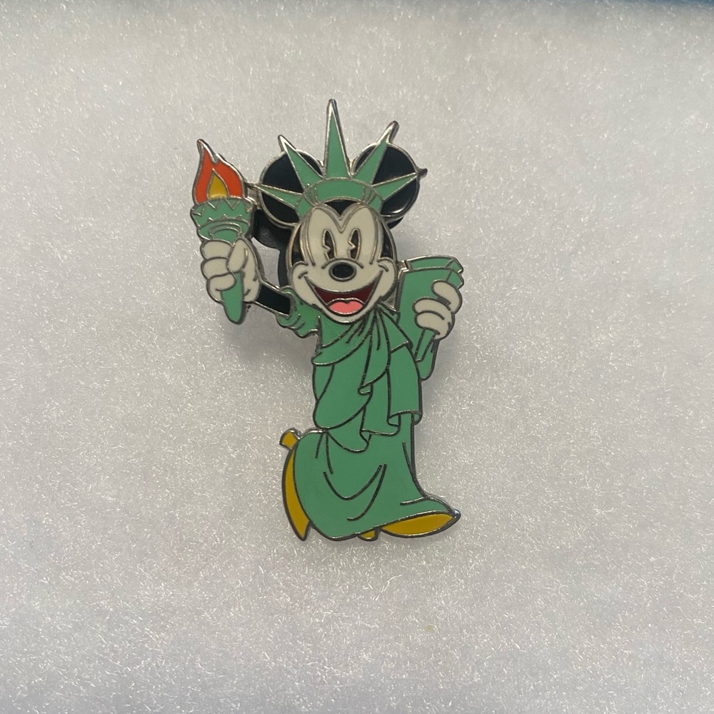 Disney Official Trading Pin - Minnie Mouse Statue of Liberty